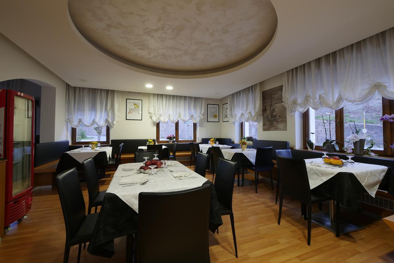 Albergo De March Farra d'Alpago Exterior foto